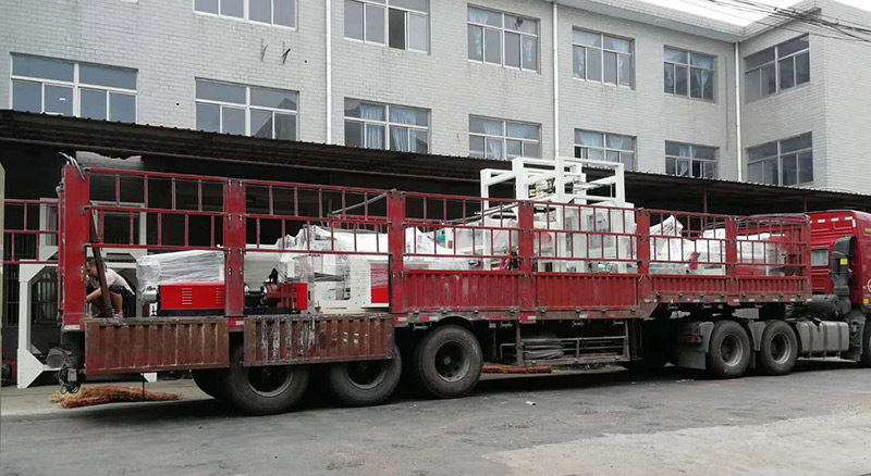 2019年6月17日吹膜機發(fā)貨圖片